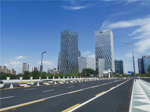 一道串九园 串出一条新经济大道 ——锦江大道改造工程示范段竣工
